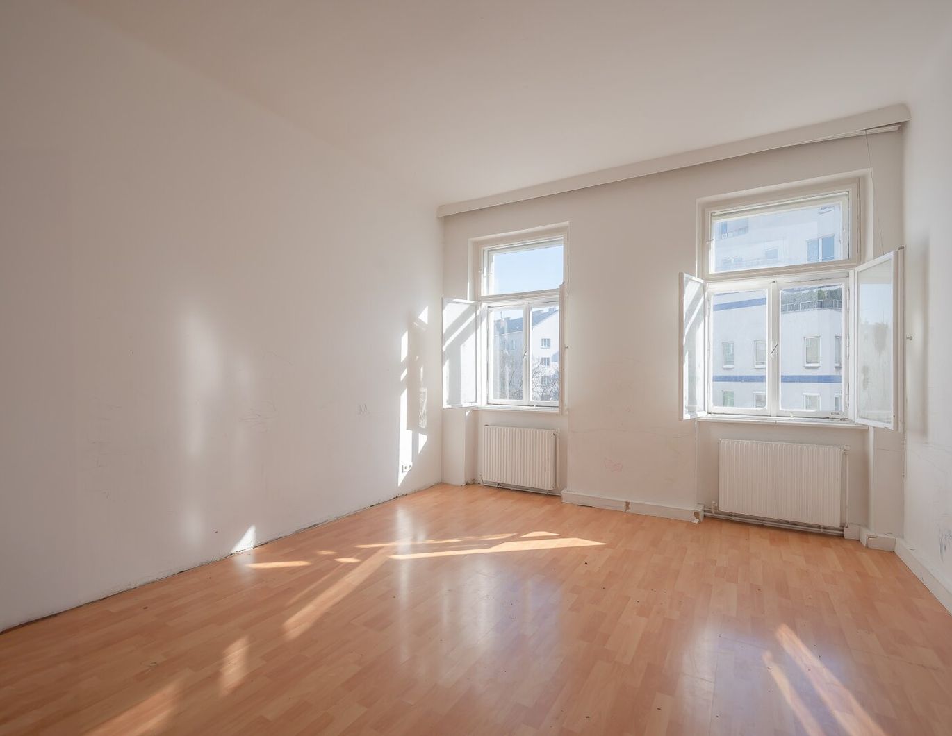 ++Airbnb++ sanierungsbedürftige 2-Zimmer-Wohnung in sehr guter Lage