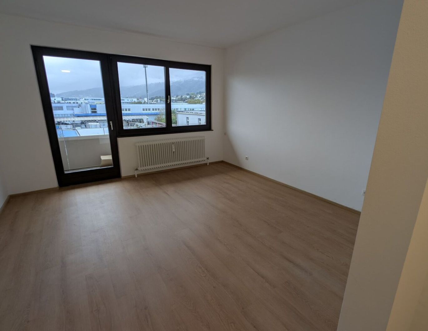 Ideal für Anleger und Firmen!! Es gibt ein Gewerbeobjekt mit 5 Garconnieren und einer 2 Zimmerwohnung in Innsbruck zu erwerben.