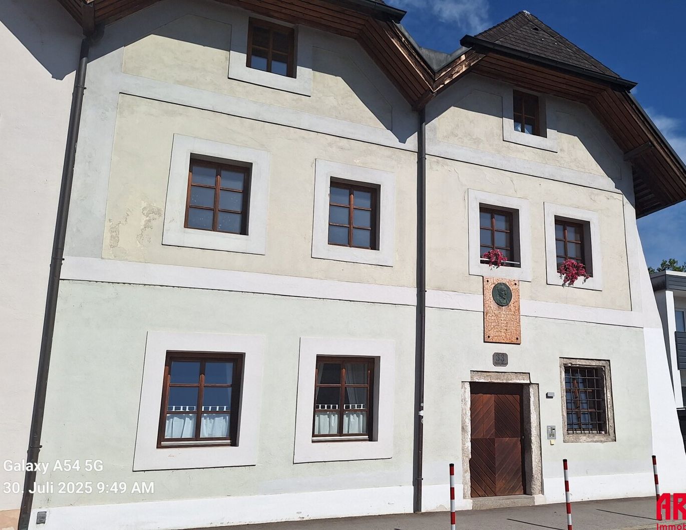 Charmante teilmöblierte Wohnung im denkmalgeschützten Altbau