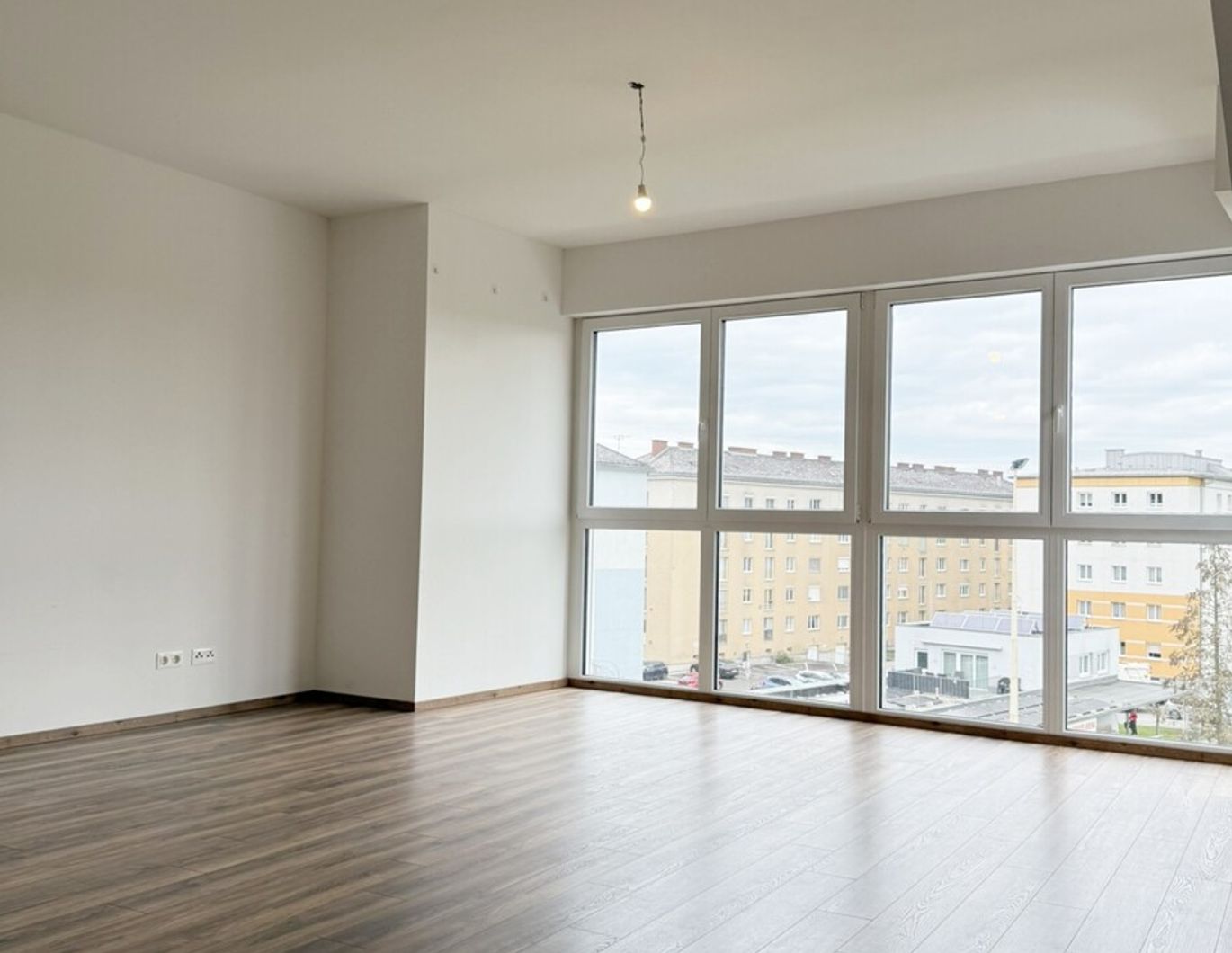 Geräumige 2-Zimmer Wohnung mit Gemeinschaftsgarten!