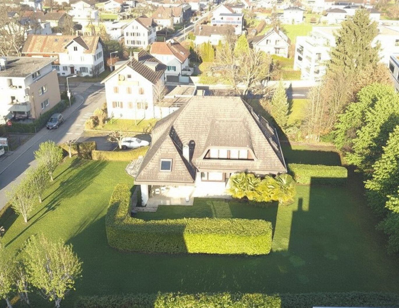 Wohnen & Arbeiten vereint: Villa mit Büro und Hobbyflächen in Götzis!