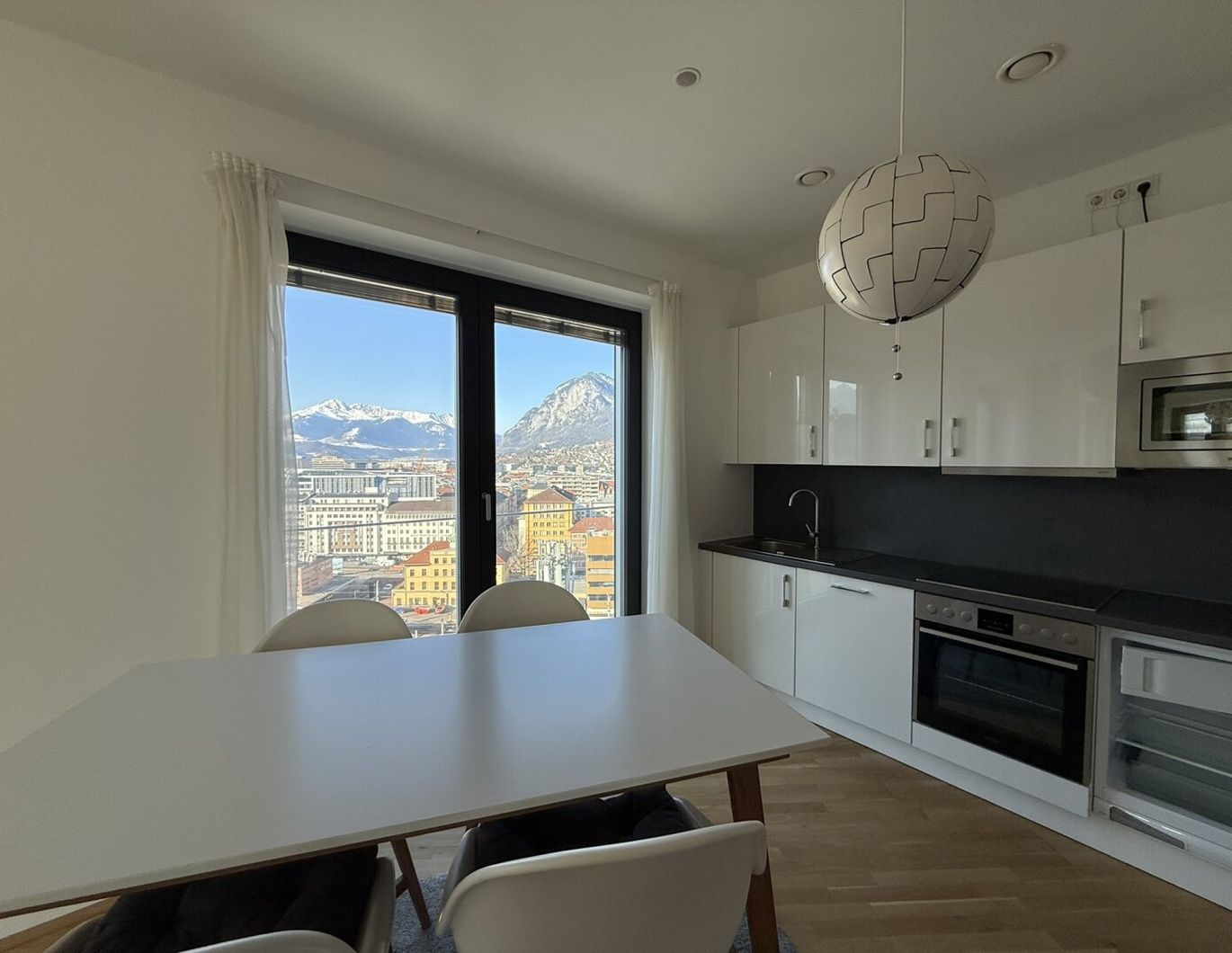 3-Zimmer-Penthousewohnung im 13. Obergeschoss mit Panoramablick über Innsbruck zur Miete