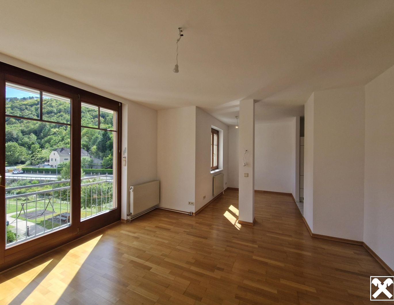 CHARMANTE BALKONWOHNUNG MIT ANLEGEREIGNUNG IN TOPLAGE MIT HERRLICHEM AUSBLICK