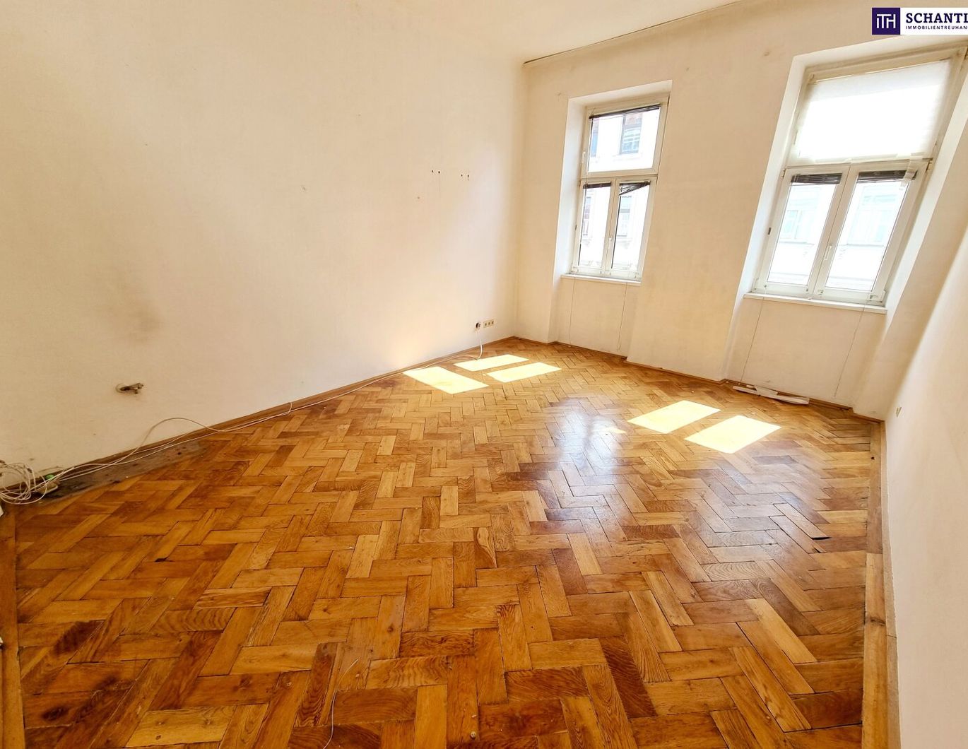 Das Haus trägt Smoking, die Wohnung wartet noch auf ihr Kleid! Renovierungsbedürftige Altbauwohnung mit toller Raumaufteilung + Traumhaft schönes Haus + Perfekte Infrastruktur und Anbindung! Jetzt zugreifen!