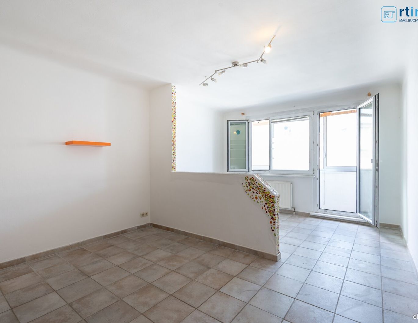 STARTERWOHNUNG mit VERGLASTER LOGGIA beim OLYMPIAPARK
