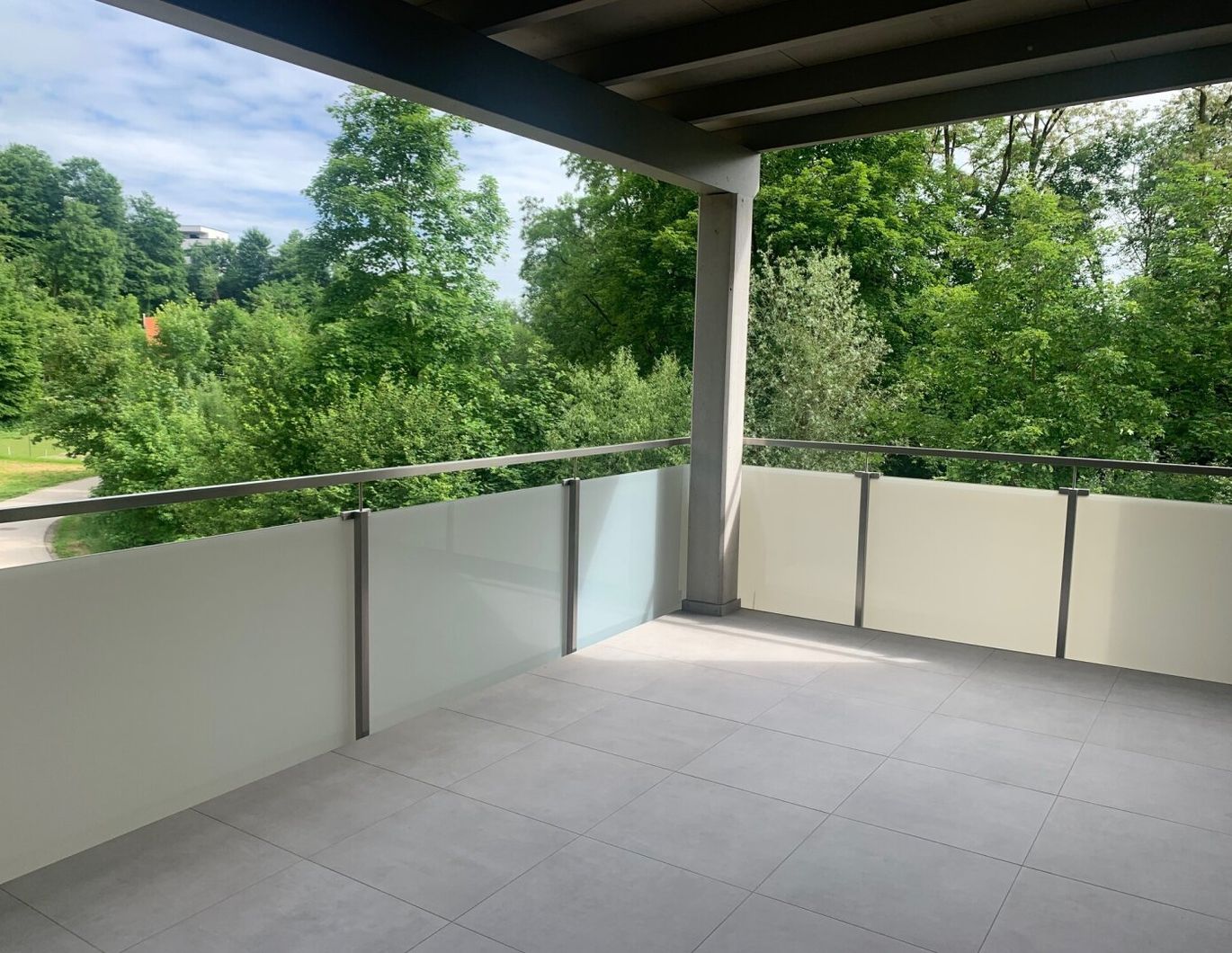 Erstbezug: exklusive Maisonette-Wohnung mit großzügigem Balkon und Garage