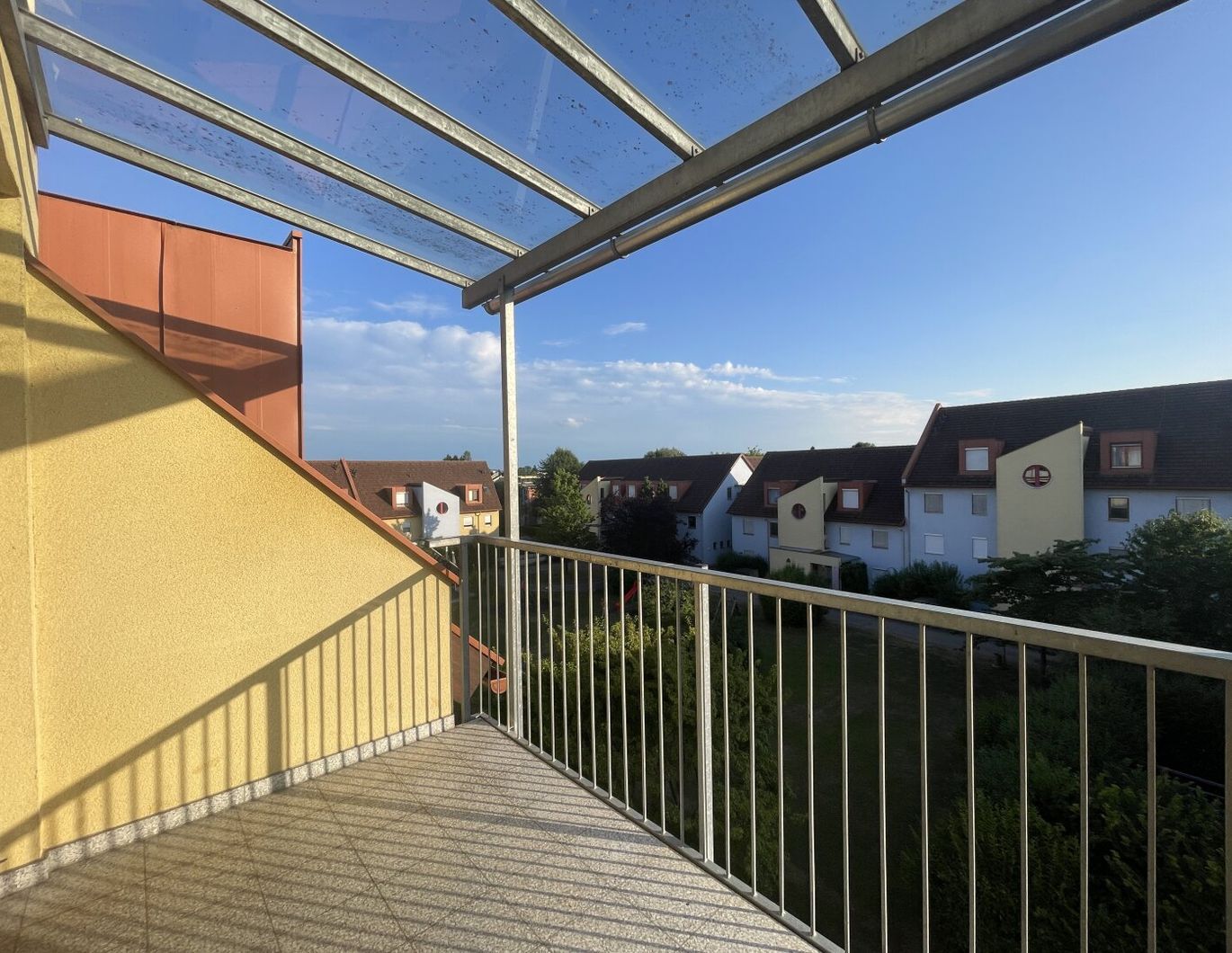 Sonniger Pärchentraum mit Balkon und TG Parkplatz!