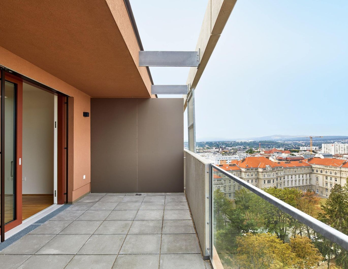 Sonnenterrasse trifft Raumkomfort - Wohnen im Grünen mit Weitblick