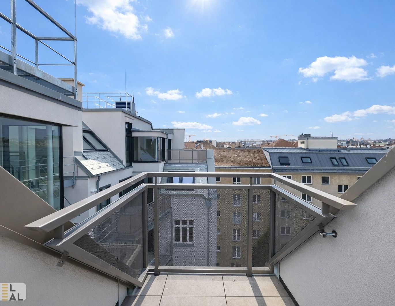 Traumhafte Dachgeschoßwohnung im Herzen des 9. Bezirks - Erstbezug!