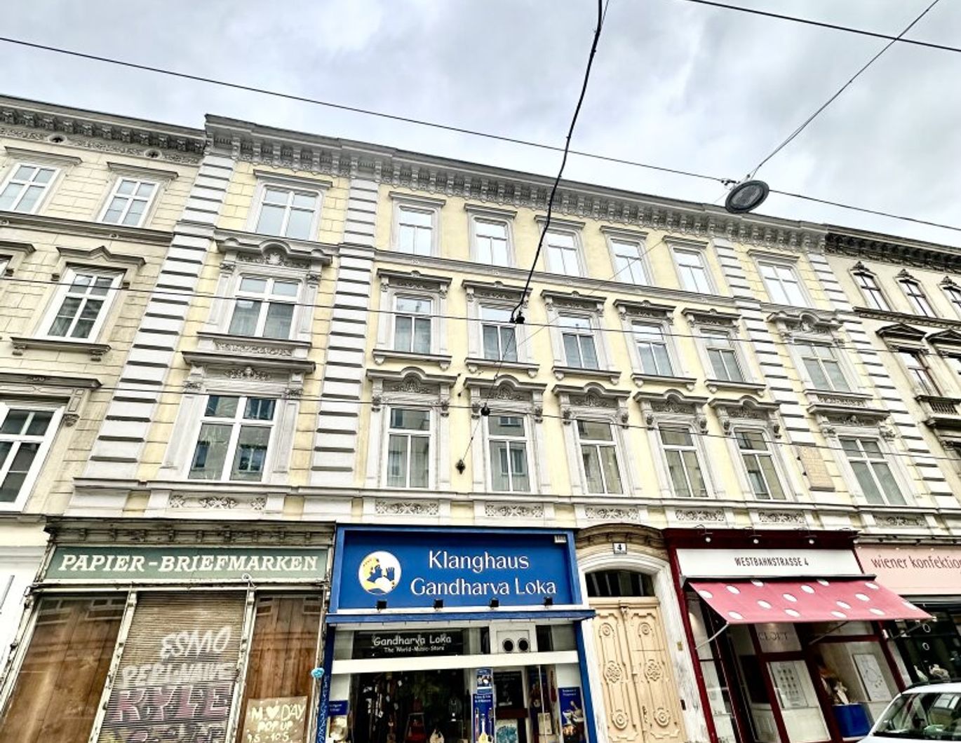 Helle Altbauwohnung im 3ten Stockwerk, direkt bei Neubaugasse!