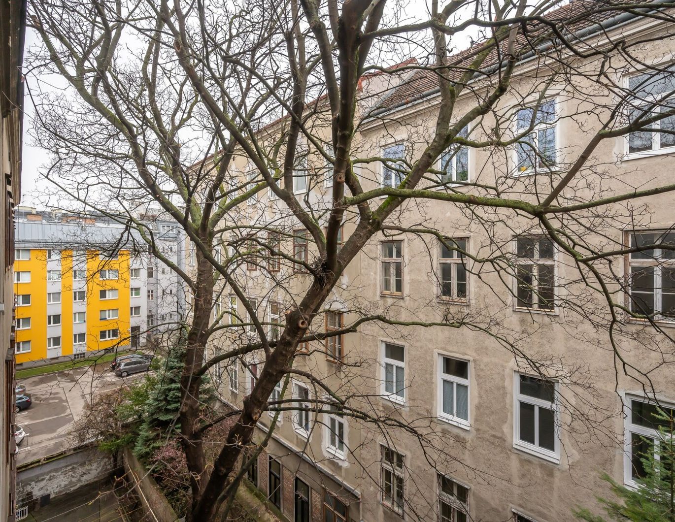 ++H7++ 2-Zimmer Altbau-Wohnung (renovierungsbedürftig), viel Potenzial!