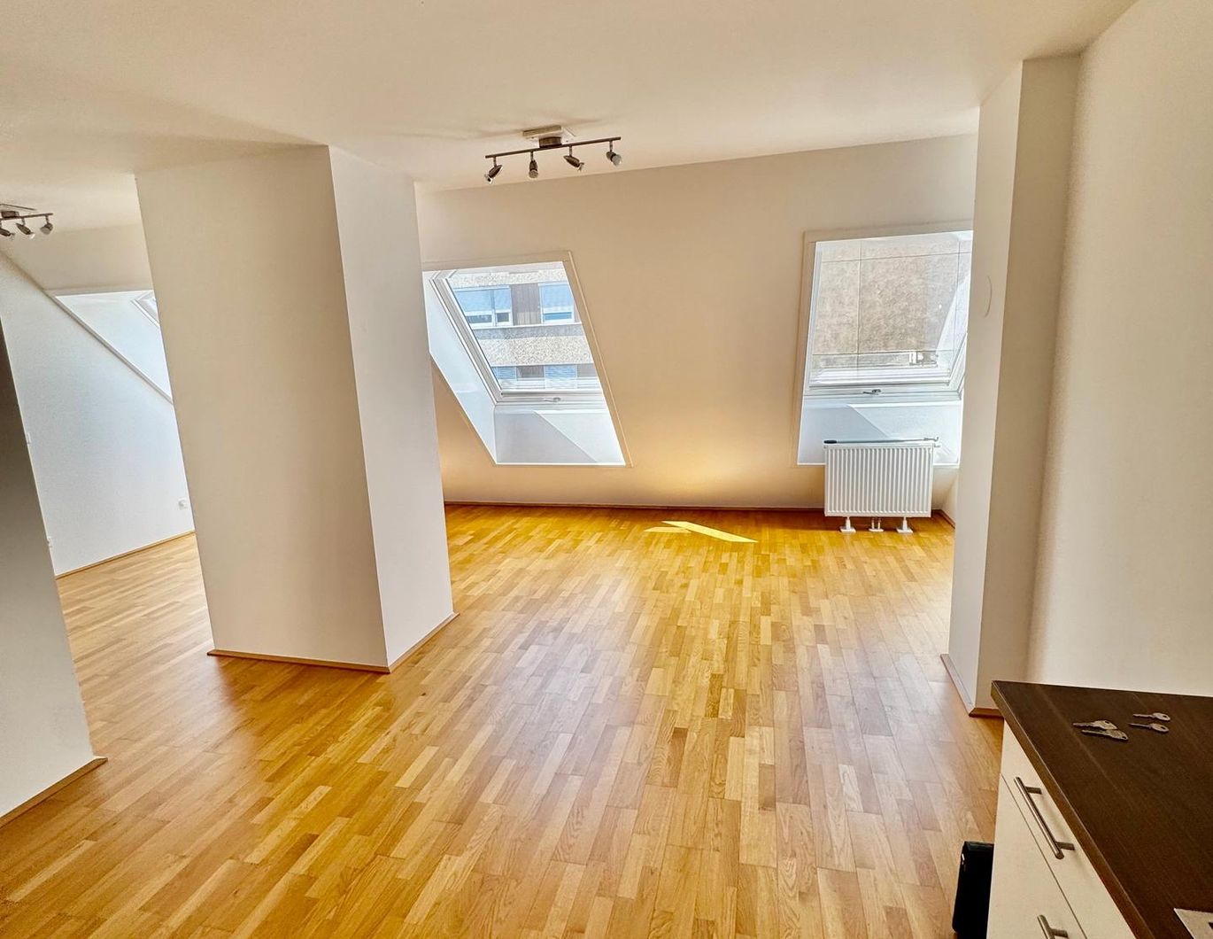 Moderne und helle 2-Zimmer-Dachgeschoßwohnung zum Verkauf. (Provisionsfrei)