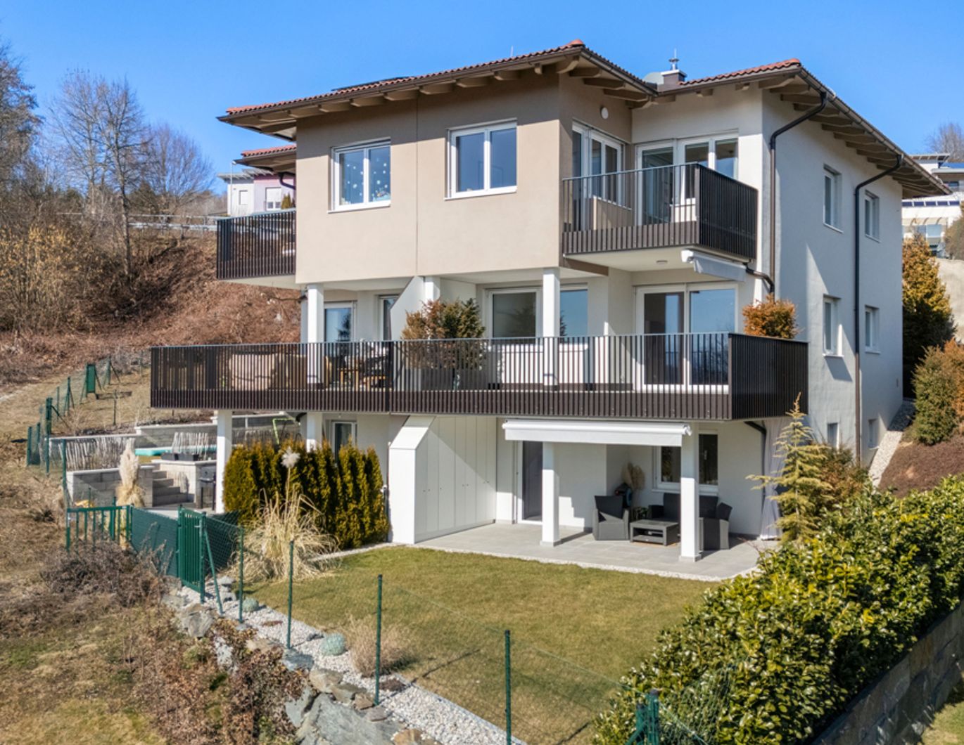 Moderne Doppelhaushälfte mit traumhafter Aussicht