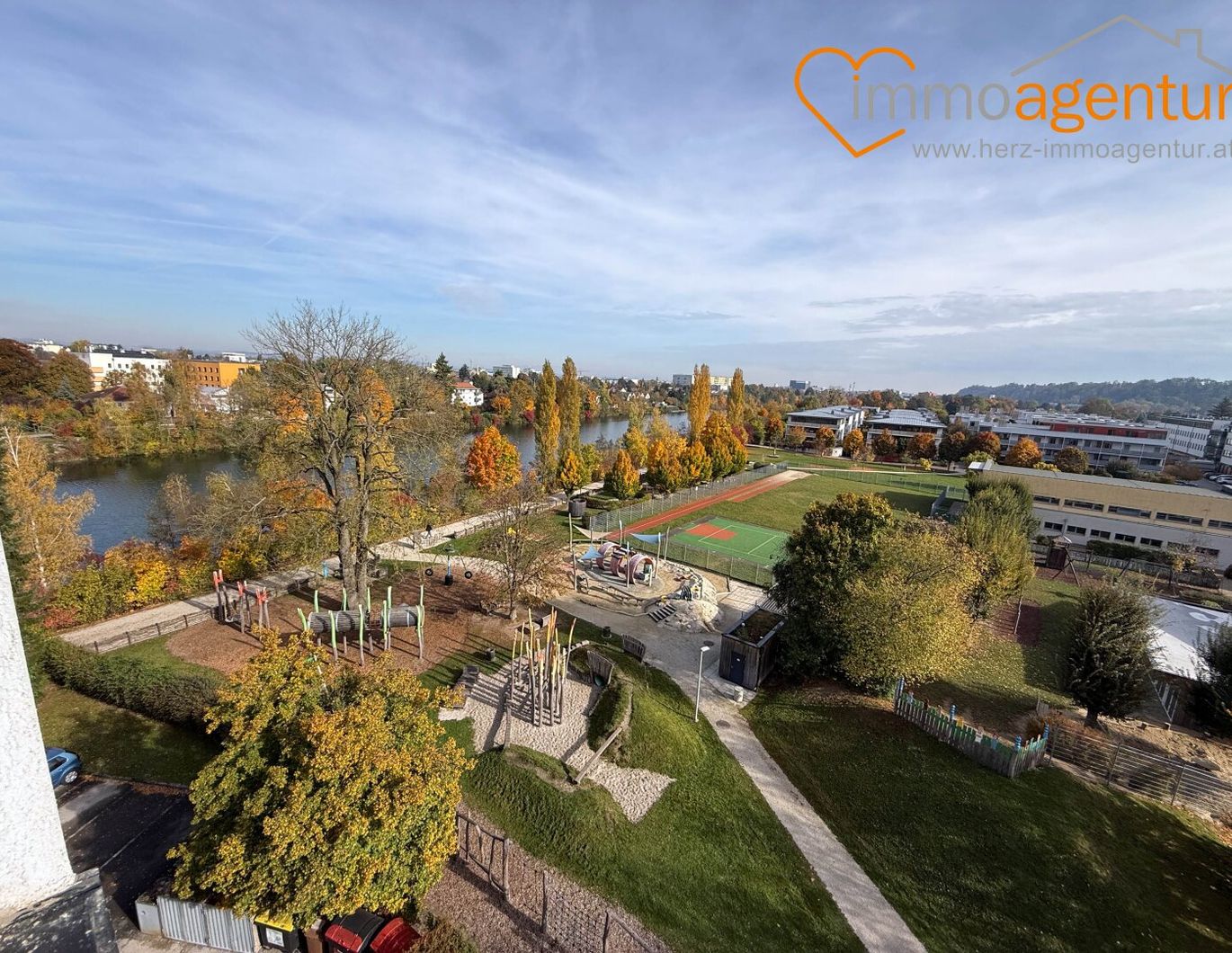 Wohnjuwel über den Dächern von Thalheim, mit Loggia und Traunblick