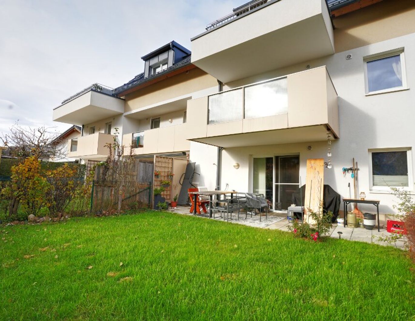 Großgmain: Solide 3-Zimmer Wohnung mit Garten& PP & Carport!