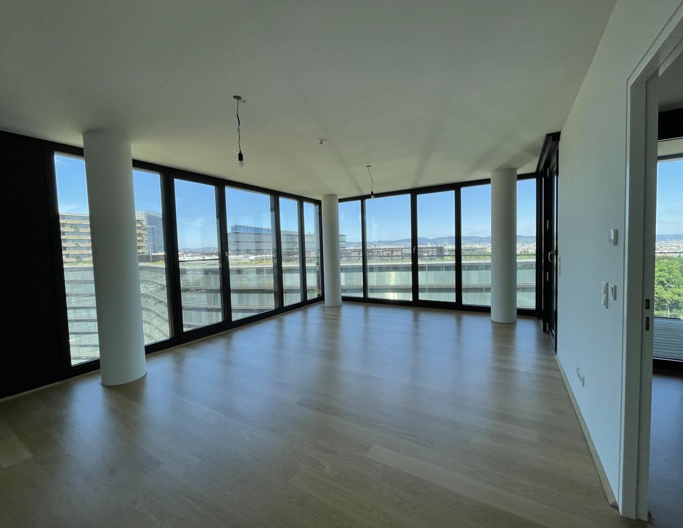 UNBEFRISTET: 2 Zimmer mit Loggia und unglaublichem Ausblick