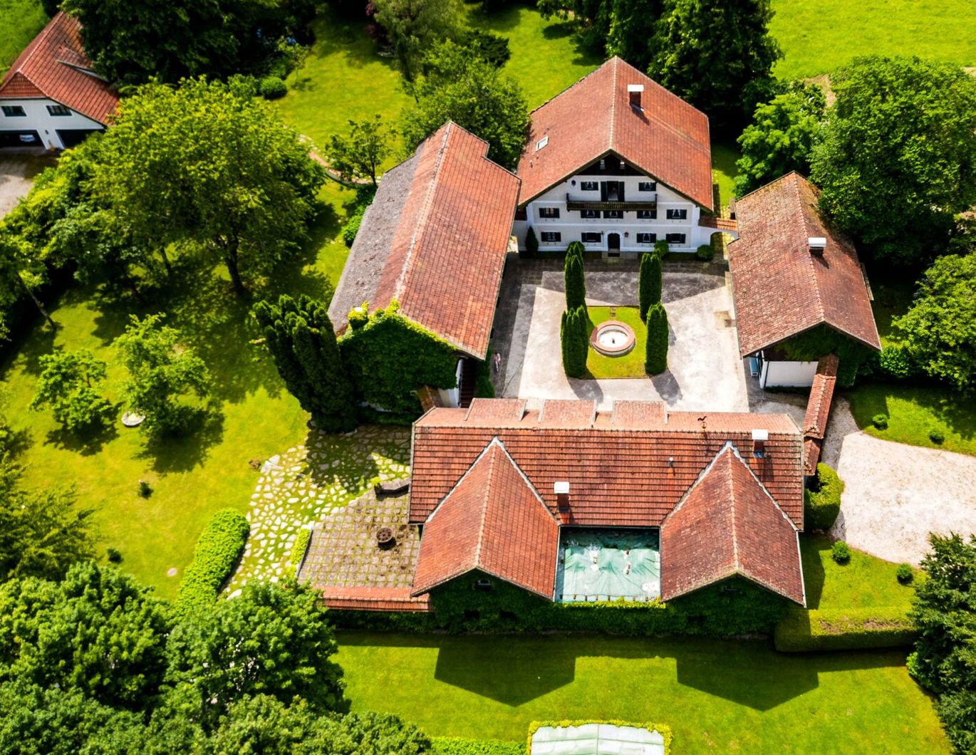Exklusives Herrenhaus und Gutsanwesen bietet großartige Möglichkeiten
