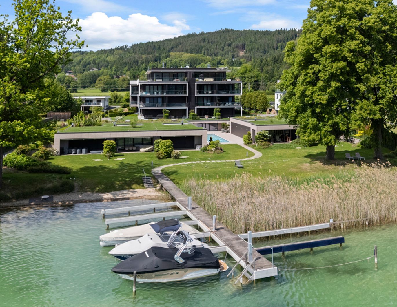 Luxuriöse Seewohnung mit Pool