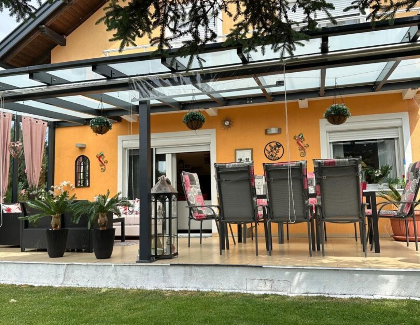 Bezauberndes Einfamilienhaus mit Gartenidylle