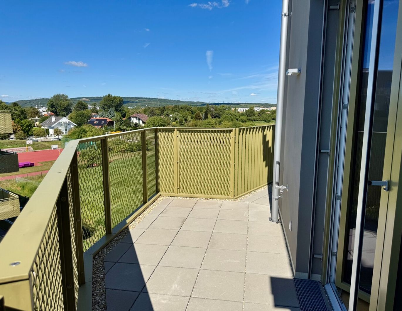 Neu und provisionsfrei: Schnäppchet Hit im 4. Stock - Hirschfeld