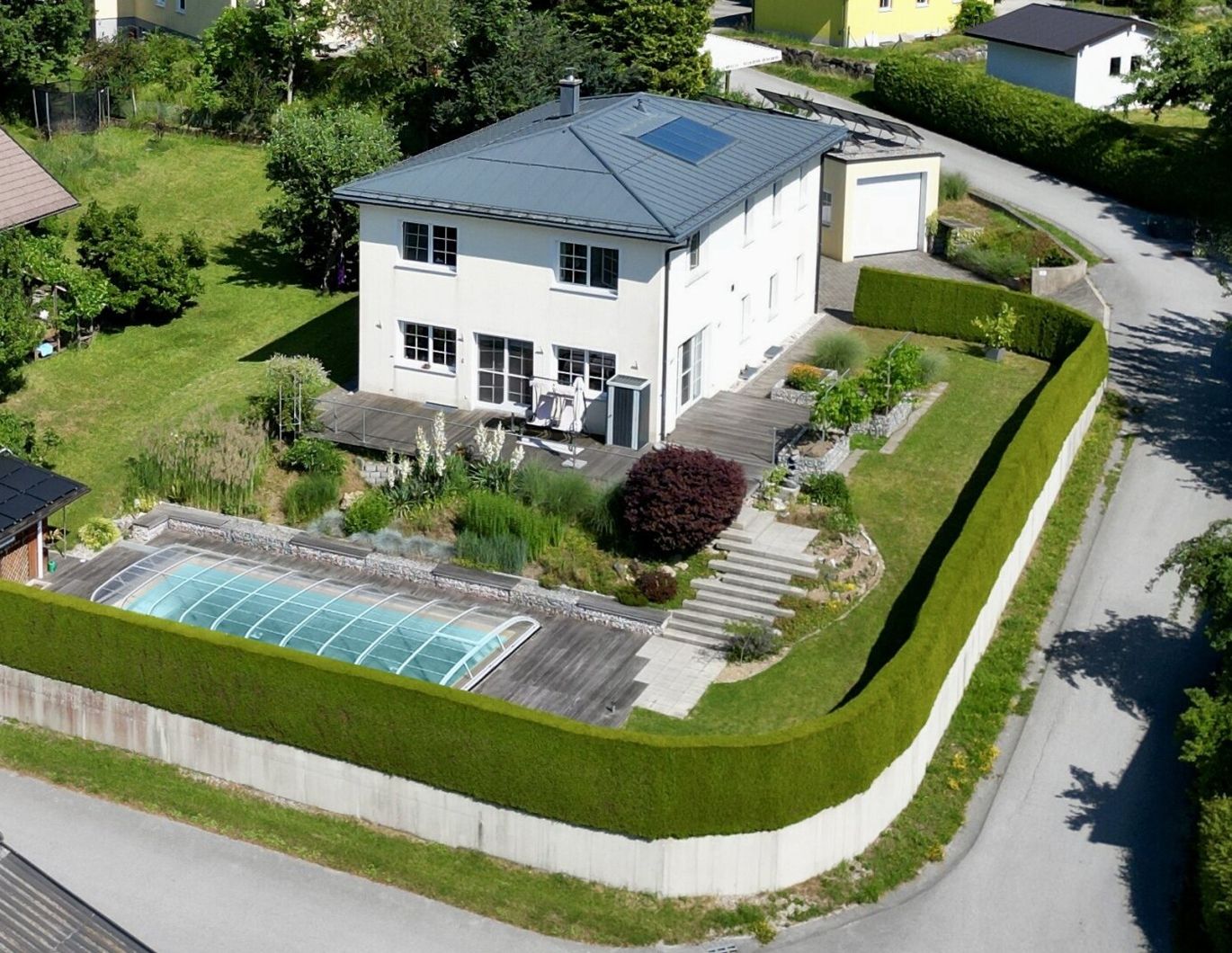 Einfamilienhaus mit Pool und großem Garten in Köstendorf