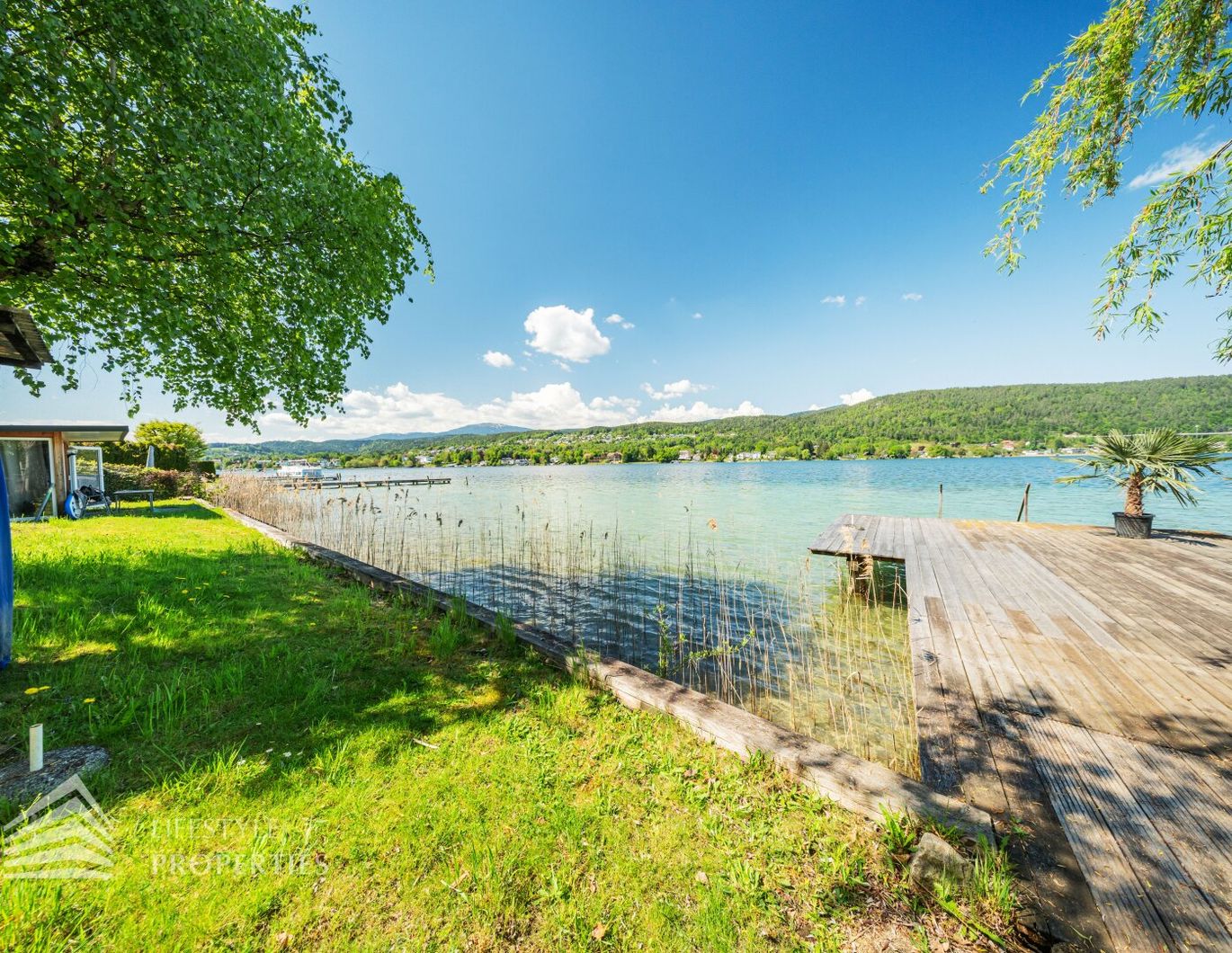 Exklusives Badeparadies am Wörthersee: Ihr privates Refugium mit Seezugang und Waldidylle