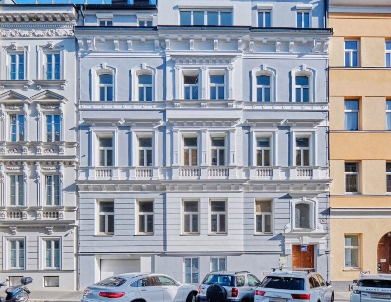 Familiäres Haus mit idealer Balkonwohnung für Singles oder Paare!