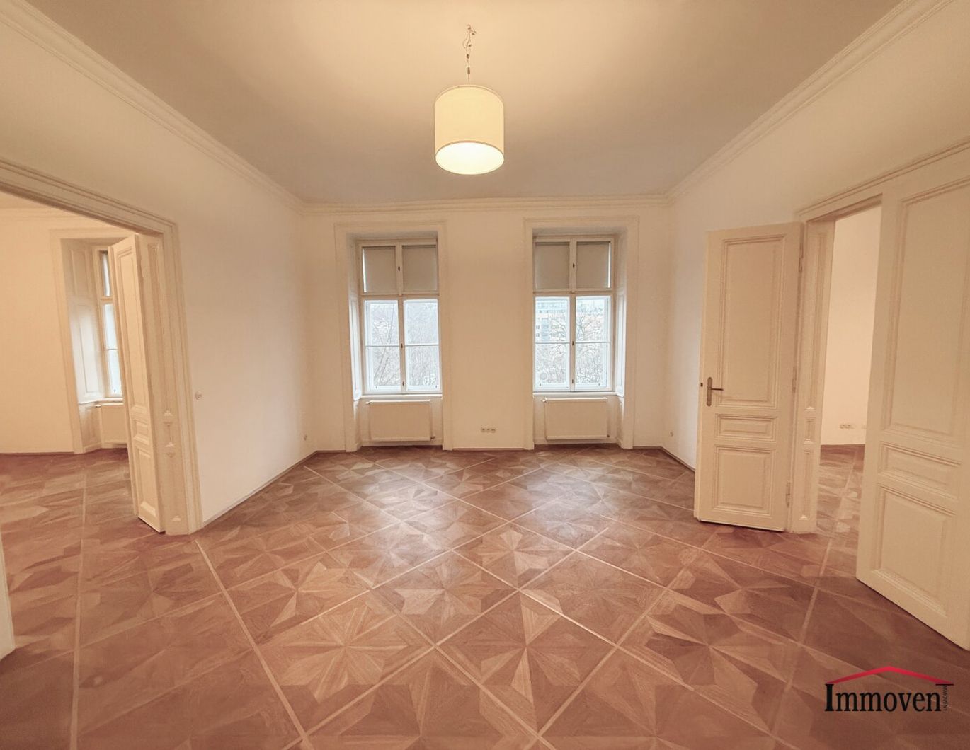 Beim SCHLOSS BELVEDERE - elegante, großzügige 4-Zimmerwohnung! Auch WG-geeignet.