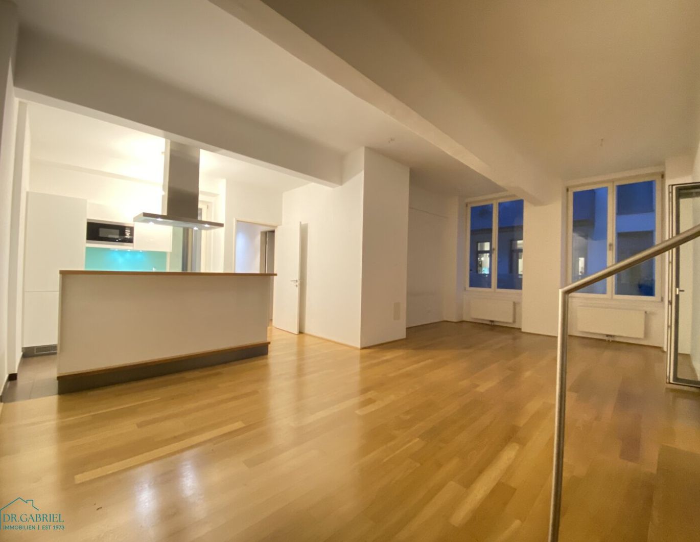 HOFSEITIGE ALTBAUMIETE MIT BALKON