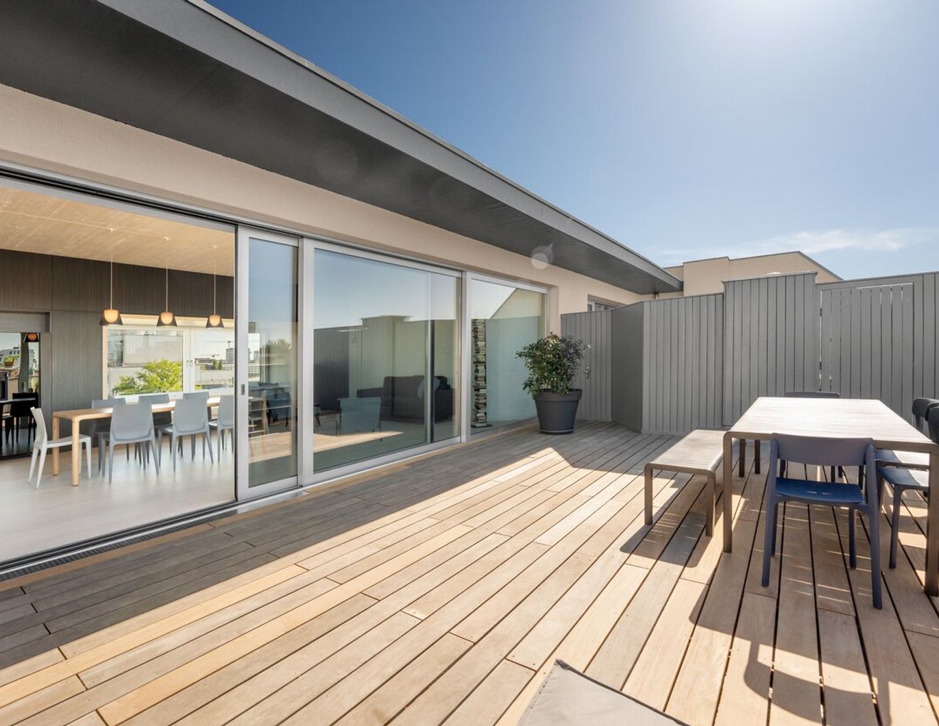 Erstbezug! 2,5-Zimmer Dachgeschosswohnung mit Terrasse, Nähe Parkanlage Theophil-Hansen-Gasse