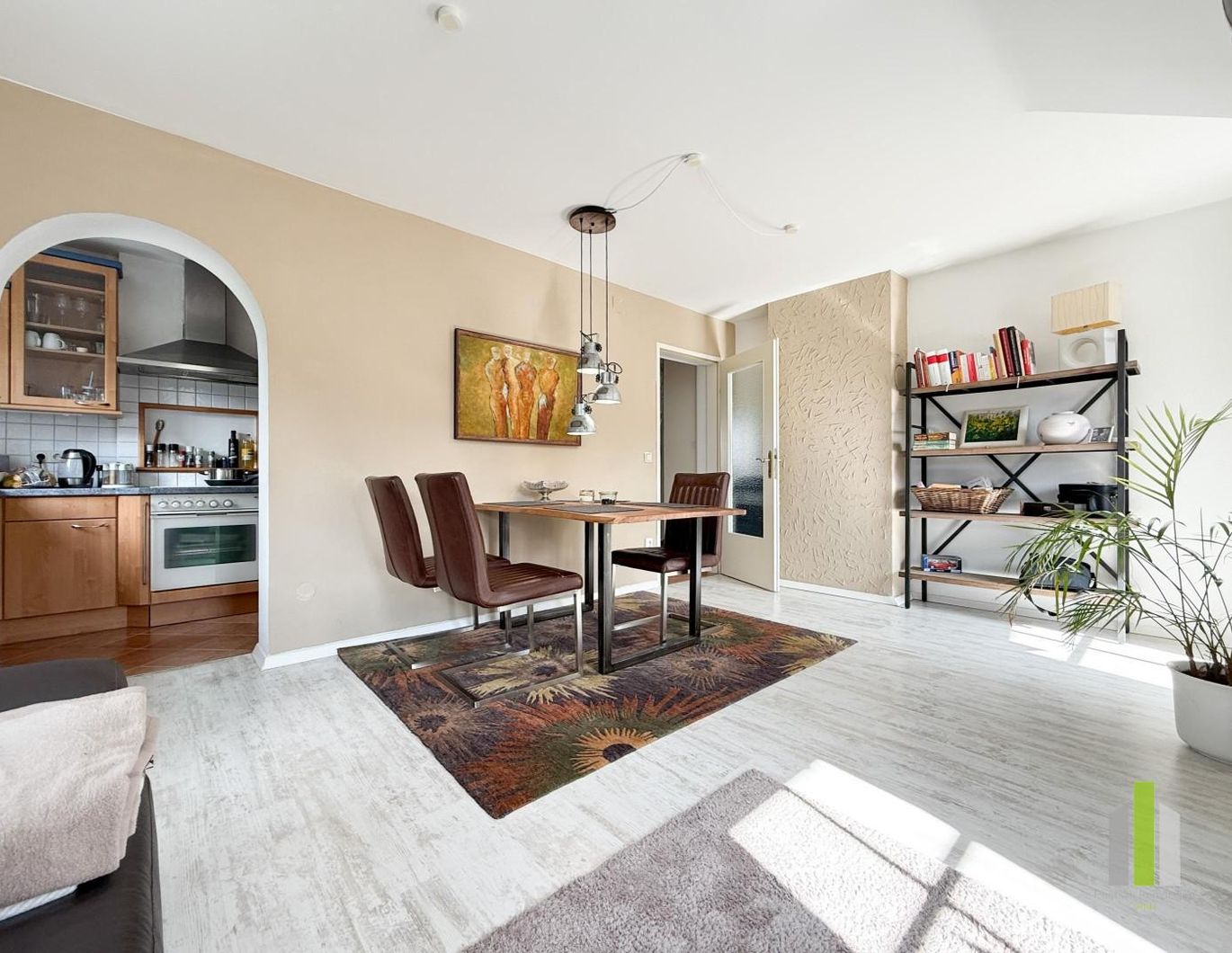 Charmante 3 Zimmer DG-Wohnung mit Carport-Stellplatz