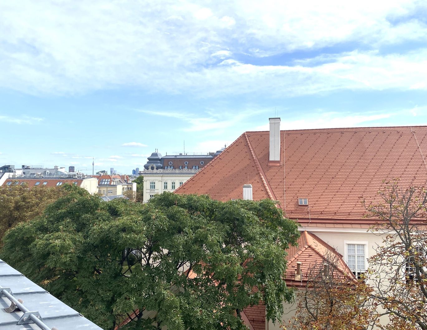 Familienfreundliche Dachgeschoßwohnung mit 40 m² Terrasse in top Grün-Ruhelage; 1 Stellplatz inkludiert - zu kaufen in 1090 Wien