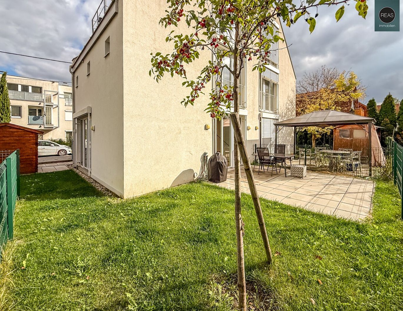 Provisionsfrei: Sehr gut ausgestattete Doppelhaushälfte mit Garten beim Theresa-Tauscher-Park! 5 Min. zum Donau Zentrum. 10 Min. zur UNO City. Parkplatz verfügbar!