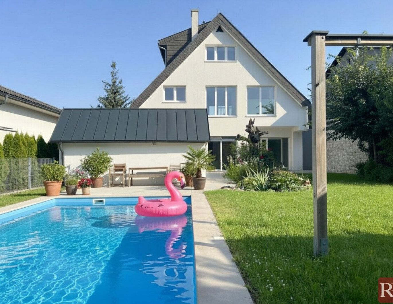 Familienfreundliches Einfamilienhaus mit Pool in sehr guter Lage