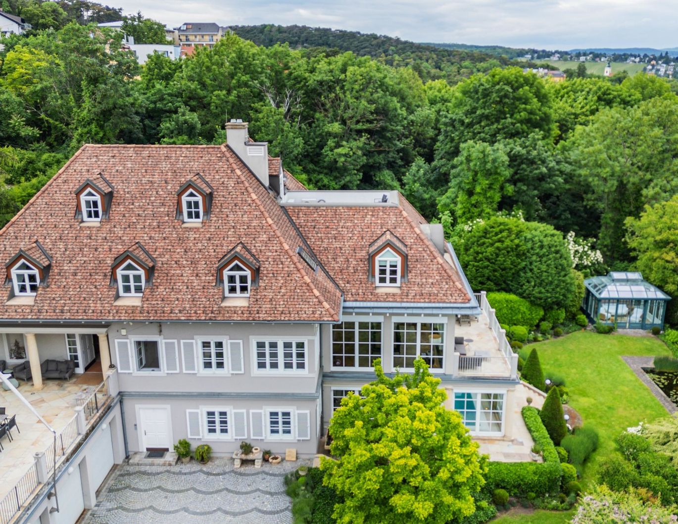 Repräsentative Villa in Grünruhelage