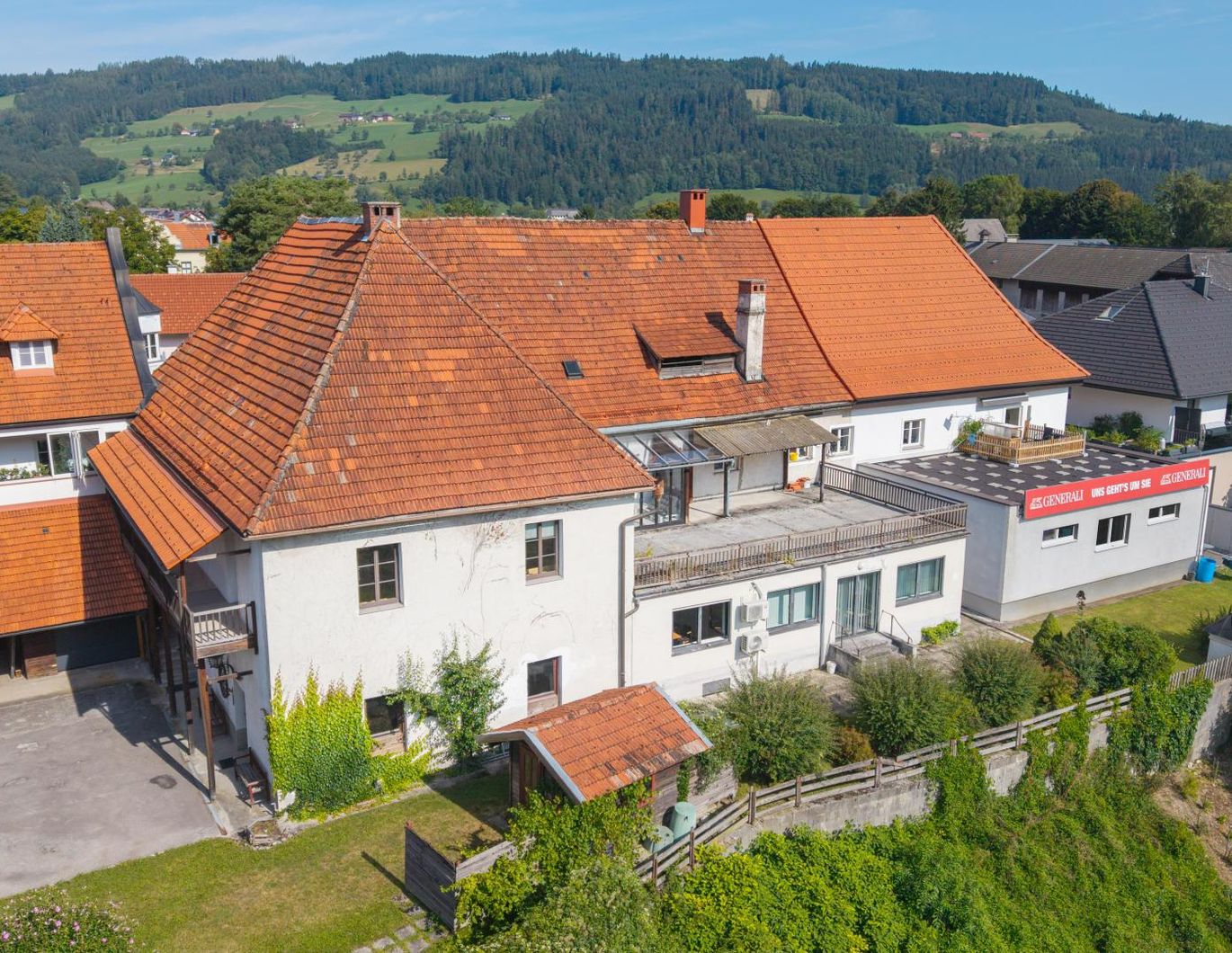 Zwei besondere Wohnungen in historischem Gebäude - 178 m² und 49 m² im Zentrum von Scharnstein mit schönem Ausblick und Garage!