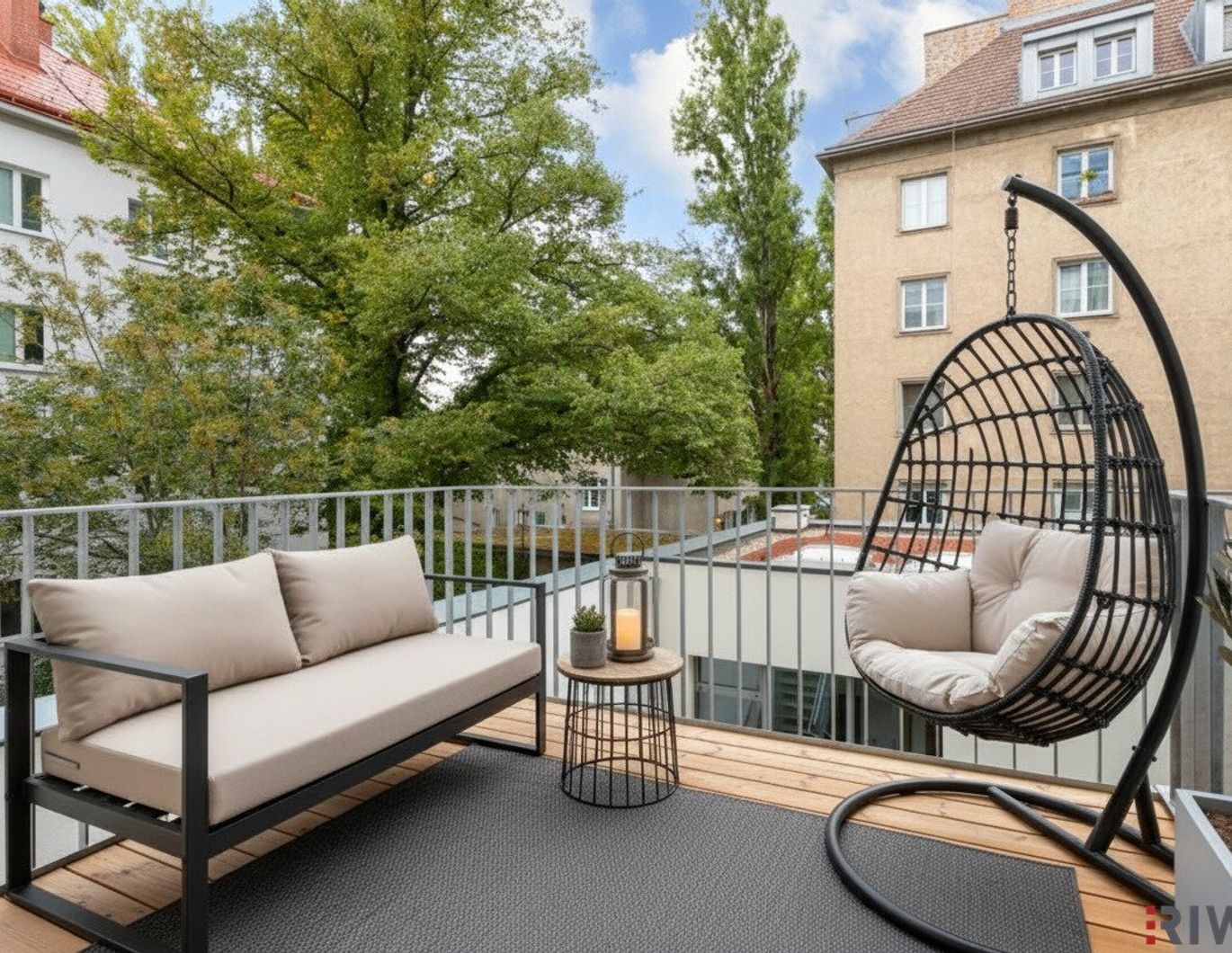 ERSTBEZUG nach Sanierung | Komplett hofseitiges Loft mit Balkon | Raumhöhe bis zu ca. 4,95 m | Büro/Praxis Nutzung und Kurzzeitvermietung möglich