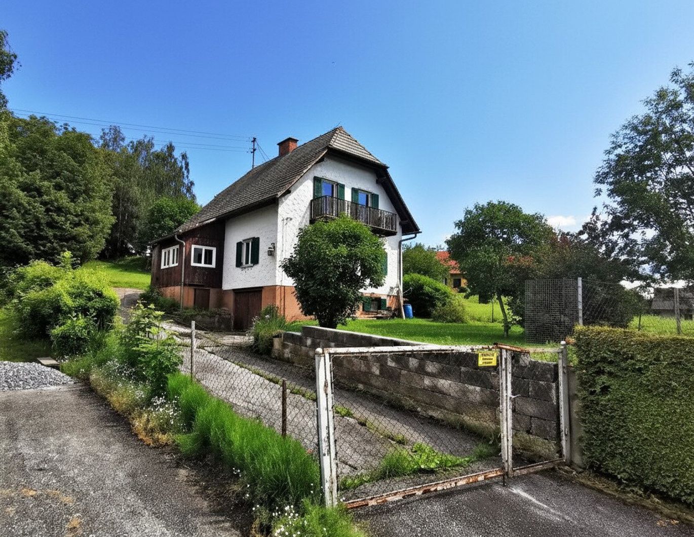 Einfamilienhaus am Sackgassenende in ganztags sonniger Aussichtslage