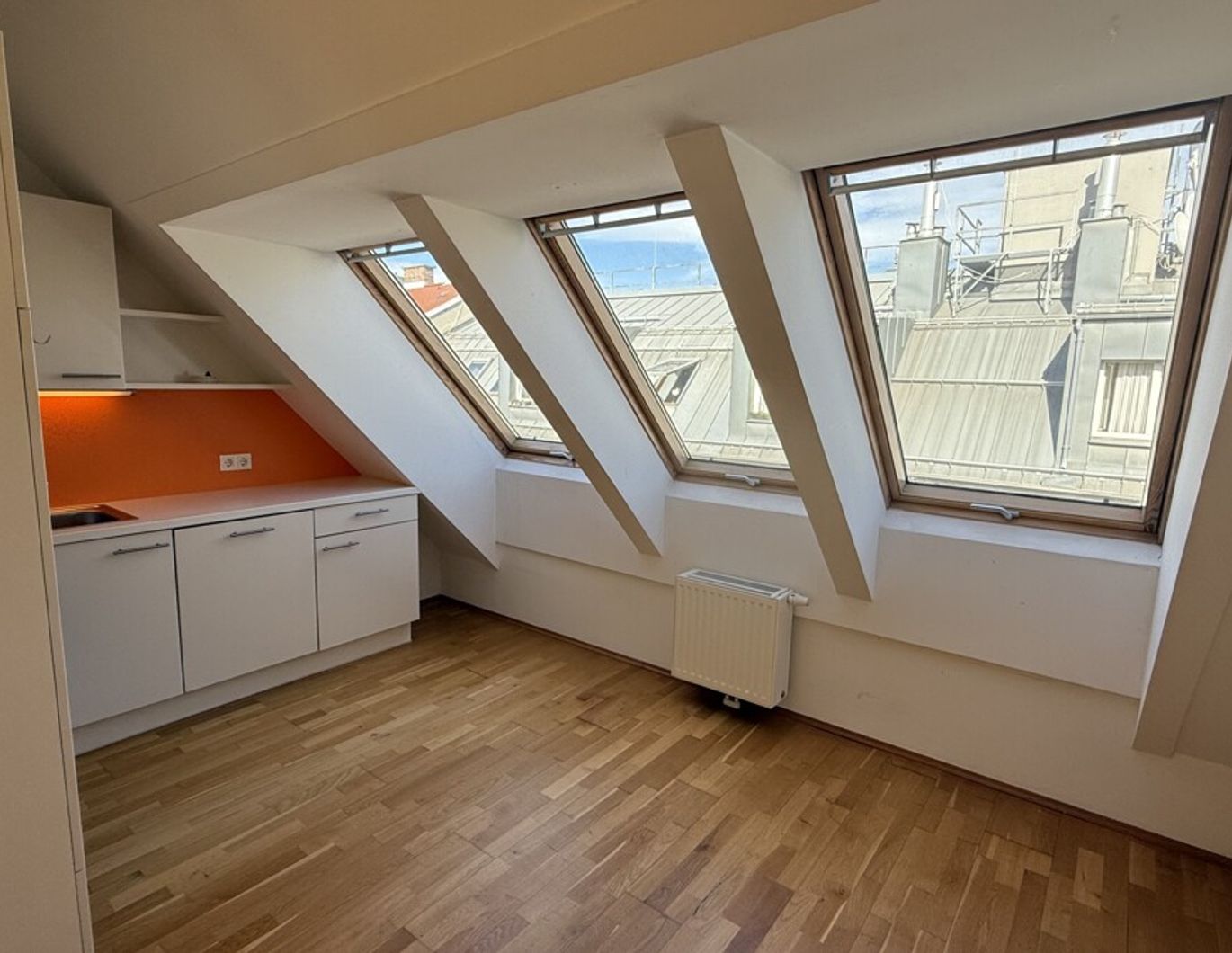 2-Zimmer DG-Maisonette! Open House - Anfragen nur per Mail!