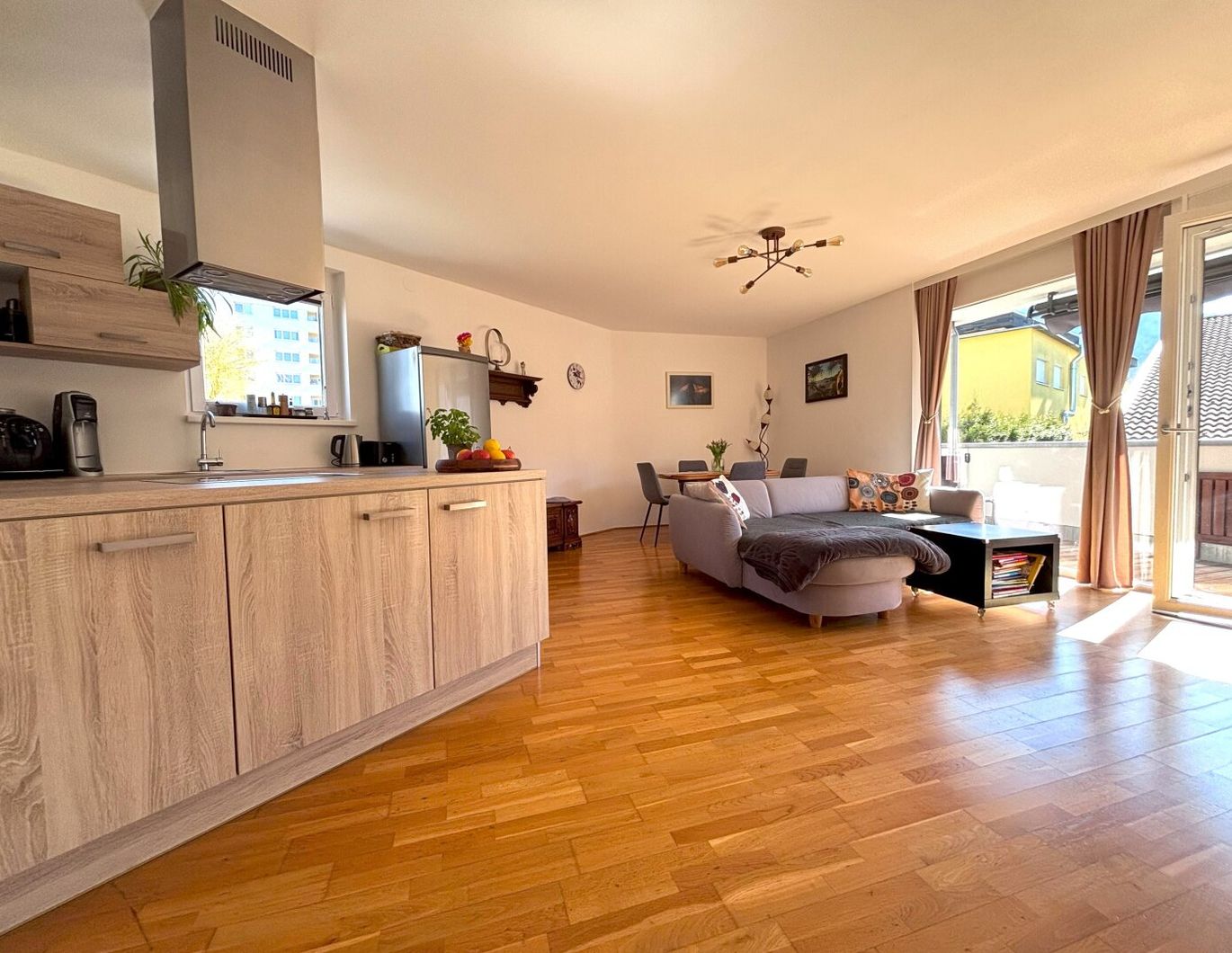 Wörgl: Moderne 3-Zi.-Wohnung mit Sonnenbalkon - Ideal gelegen und lichtdurchflutet
