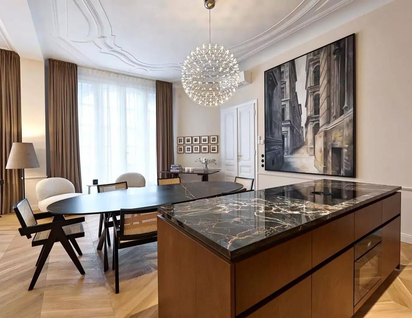 Altbau-Luxusresidenz nahe Museumsquartier - hohe Decken & französischer Balkon Verkaufsstark & elegant