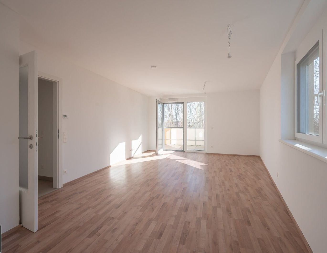 VIDEOTOUR: ab sofort freundliche, helle 3 Zimmer Erstbezugswohnung + Balkon + 2 Parkplätze mieten, später kaufen!