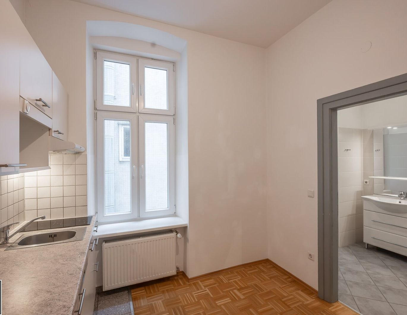 Wohnen direkt bei der Votivkirche: großzügige 2-Zi.-Wohnung (getrennt begehbare Zimmer + Küche)