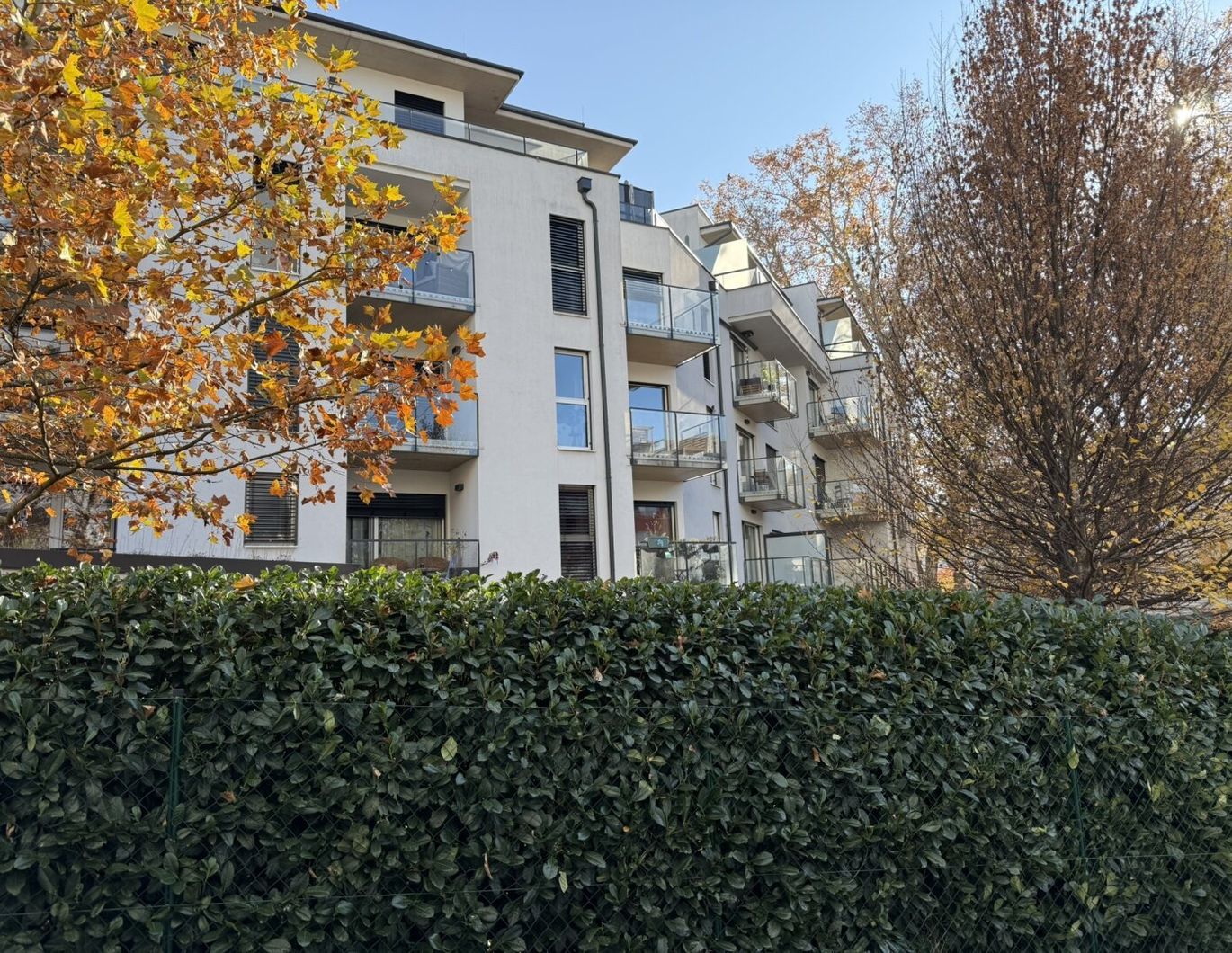 Geidorf - LKH-Nähe: Neuwertige 2-Zimmer-Wohnung: Balkon, Garage & moderne Ausstattung