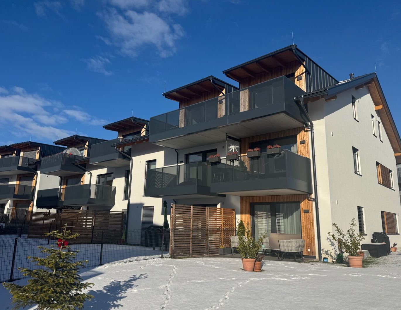 WG geeignet | 4 Zimmer Dachgeschoß Wohnung mit 140m2 Wohnfläche | SW Terrasse | 2 Tiefgaragen Plätze | Hallwang