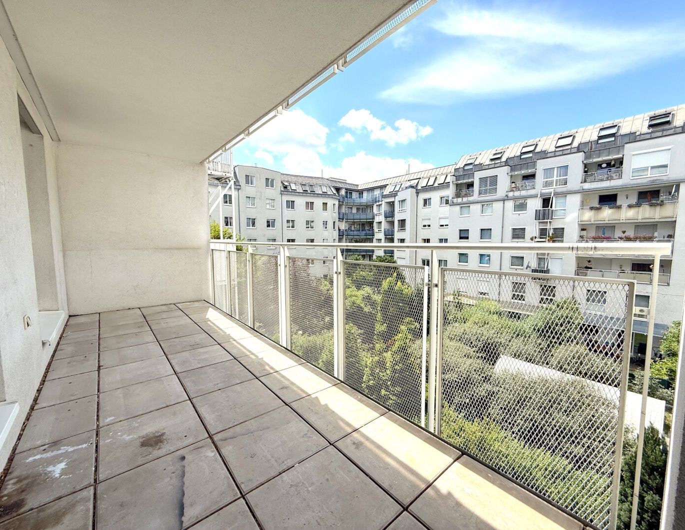 Leystraße | Gut aufgeteilte 3 Zimmer Wohnung mit Loggia und viel Potential
