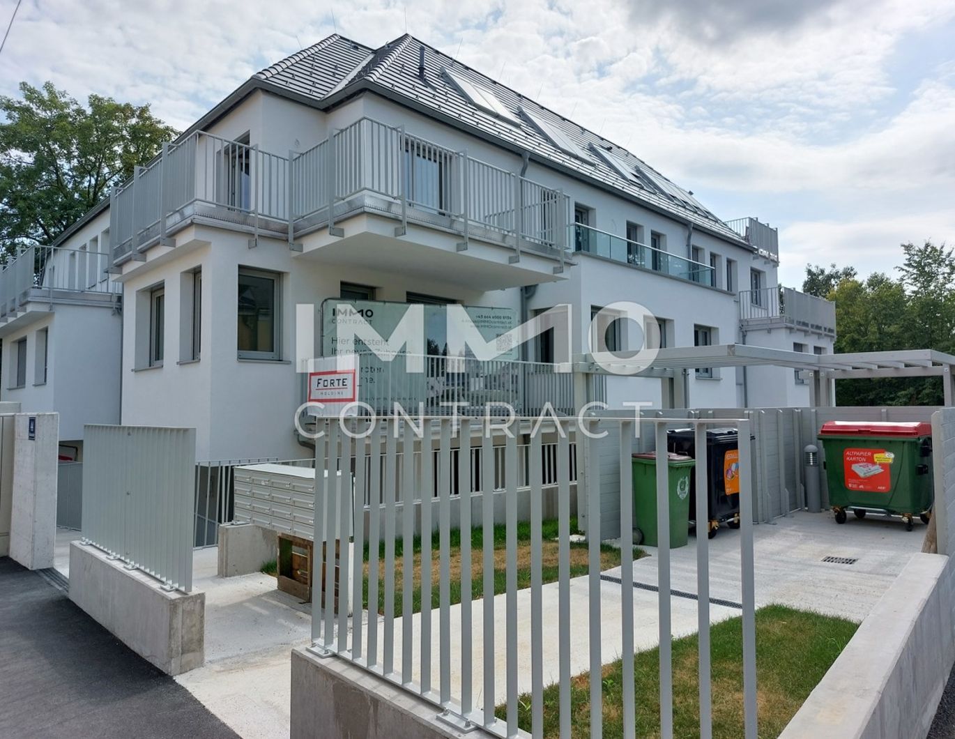 Provisionsfrei! 4 Zimmer + 2 Bäder und ein toller Balkon!