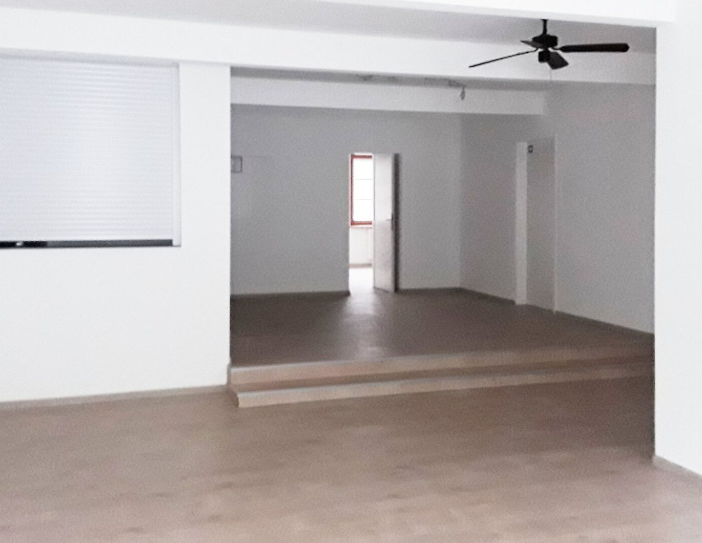 Ein großzügiges 112,55 m² Mietobjekt im 2. Stock, in Vöcklabruck, in der Vorstadt, kann als Wohnung oder als Büro gemietet werden.