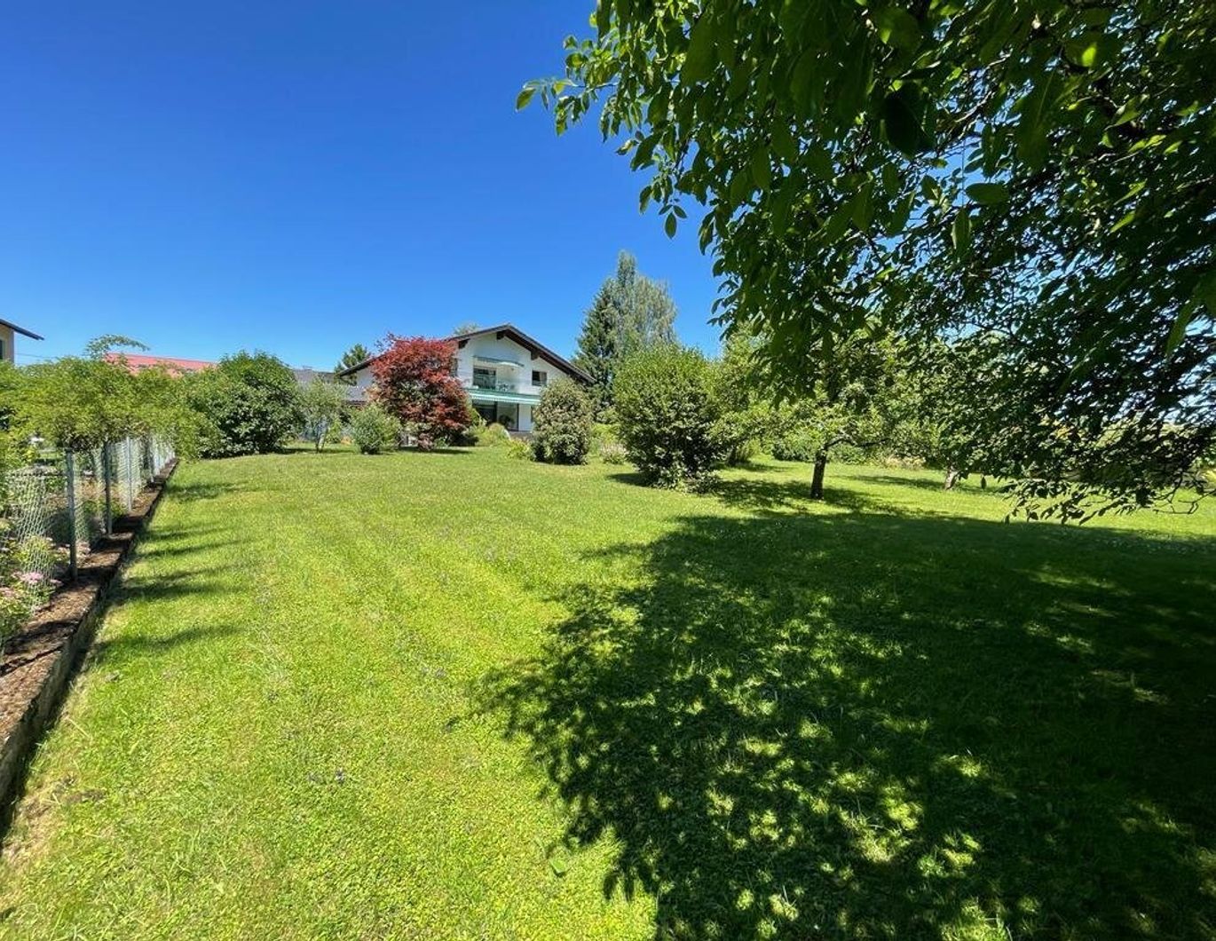 Exklusives Mehrfamilienhaus in Eugendorf mit großem Garten