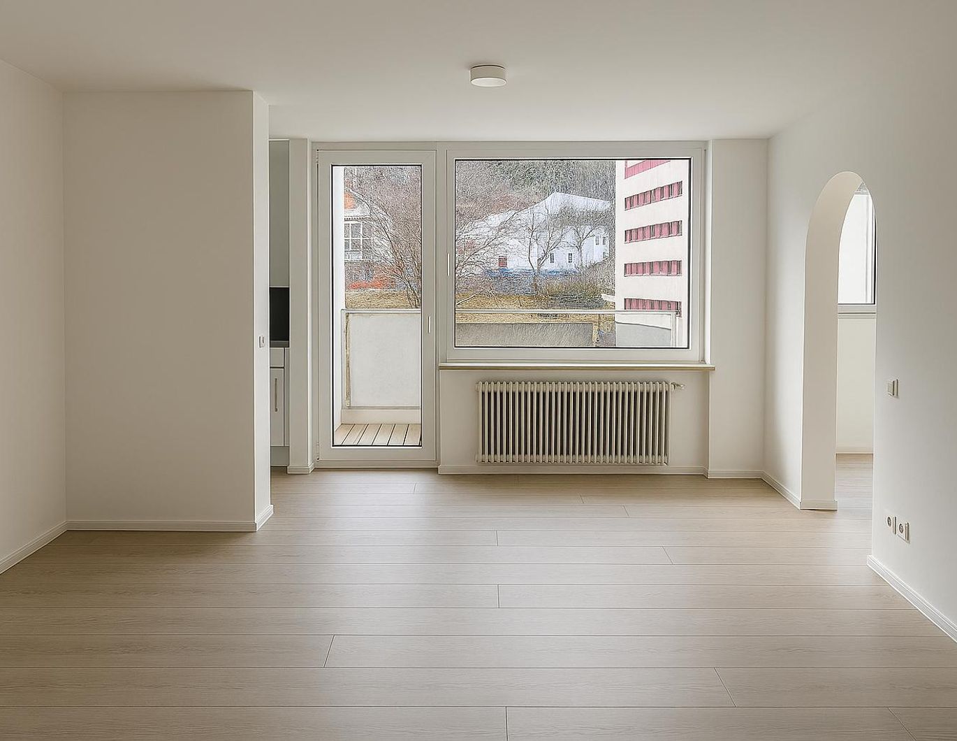 Salzburg Stadt: 48 m² 2-Zimmer-Wohnung inkl. Loggia + TG-Platz, Lift, barrierefrei, sehr gut ausgestattet, GESAMT €1.142,85